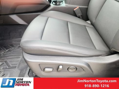 Used 2025 Chevrolet Colorado Trail Boss AWD/4WD image 25