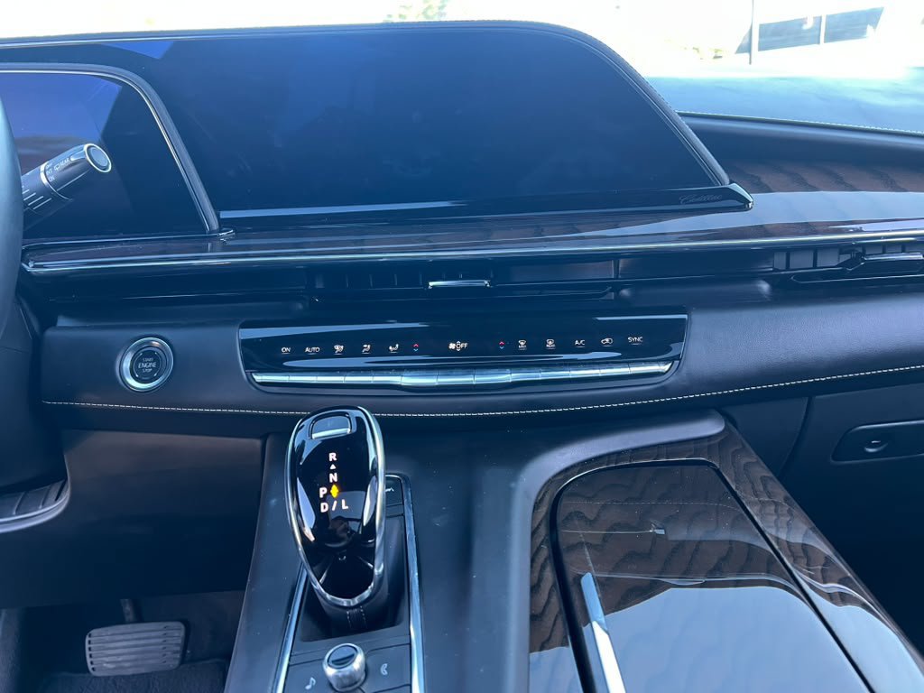 Used 2024 Cadillac Escalade ESV Sport Platinum w/ LPO, ONYX Package AWD/4WD image 15