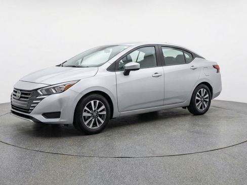 Used 2025 Nissan Versa SV image 3