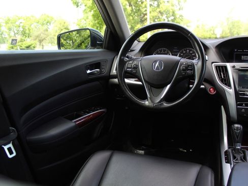 Used 2017 Acura TLX FWD image 9