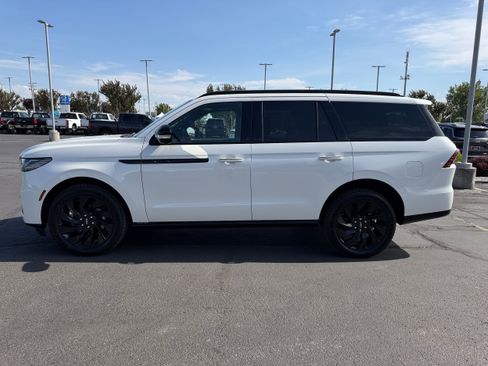 New 2026 Lincoln Navigator Reserve w/ Jet Appearance Package AWD/4WD image 6