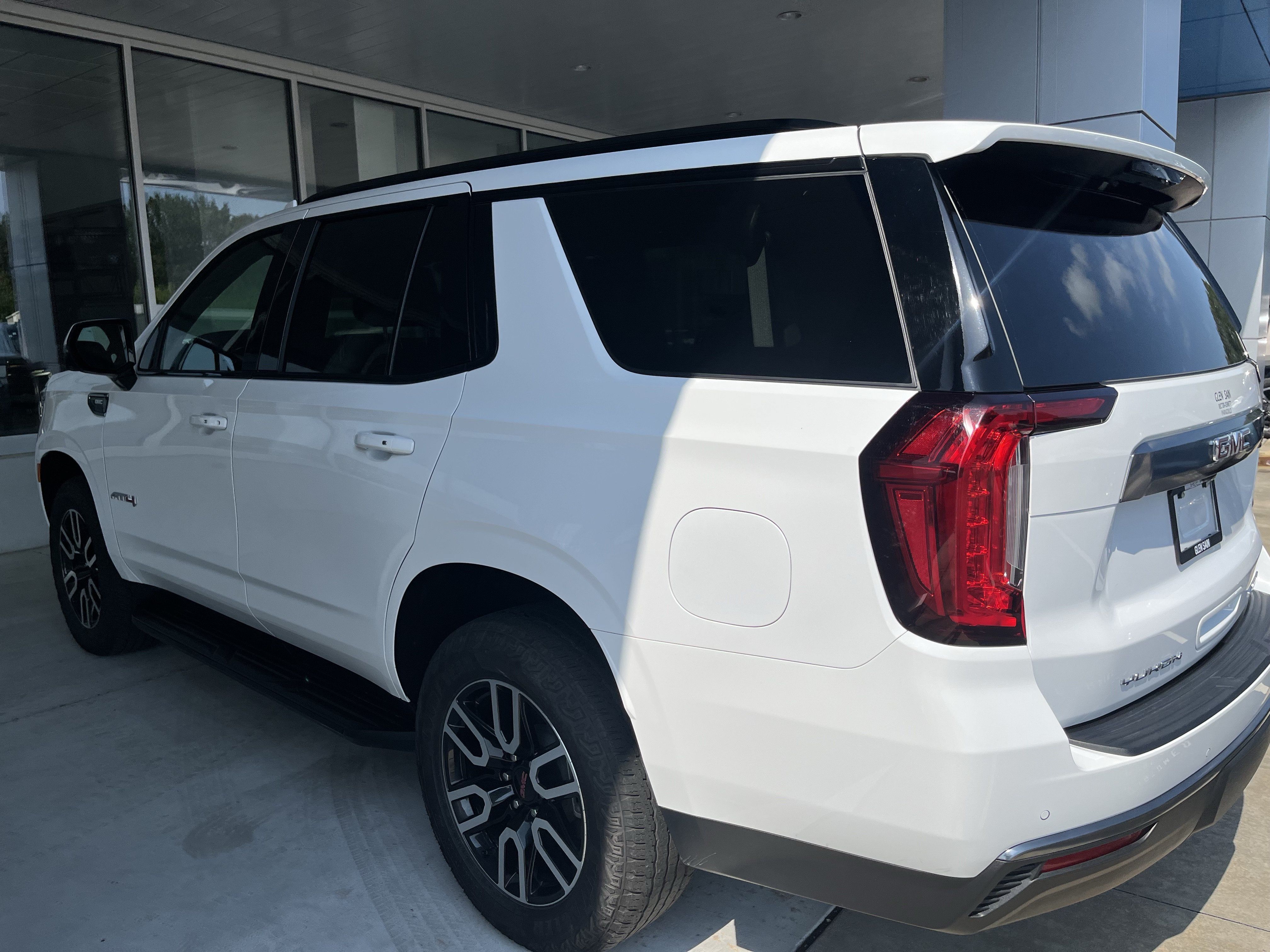 Used 2024 GMC Yukon AT4 w/ Technology Package AWD/4WD image 5