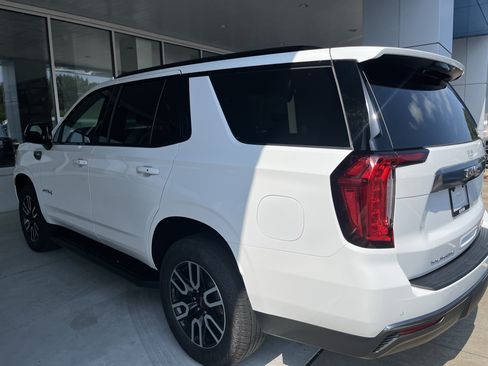 Used 2024 GMC Yukon AT4 w/ Technology Package AWD/4WD image 5