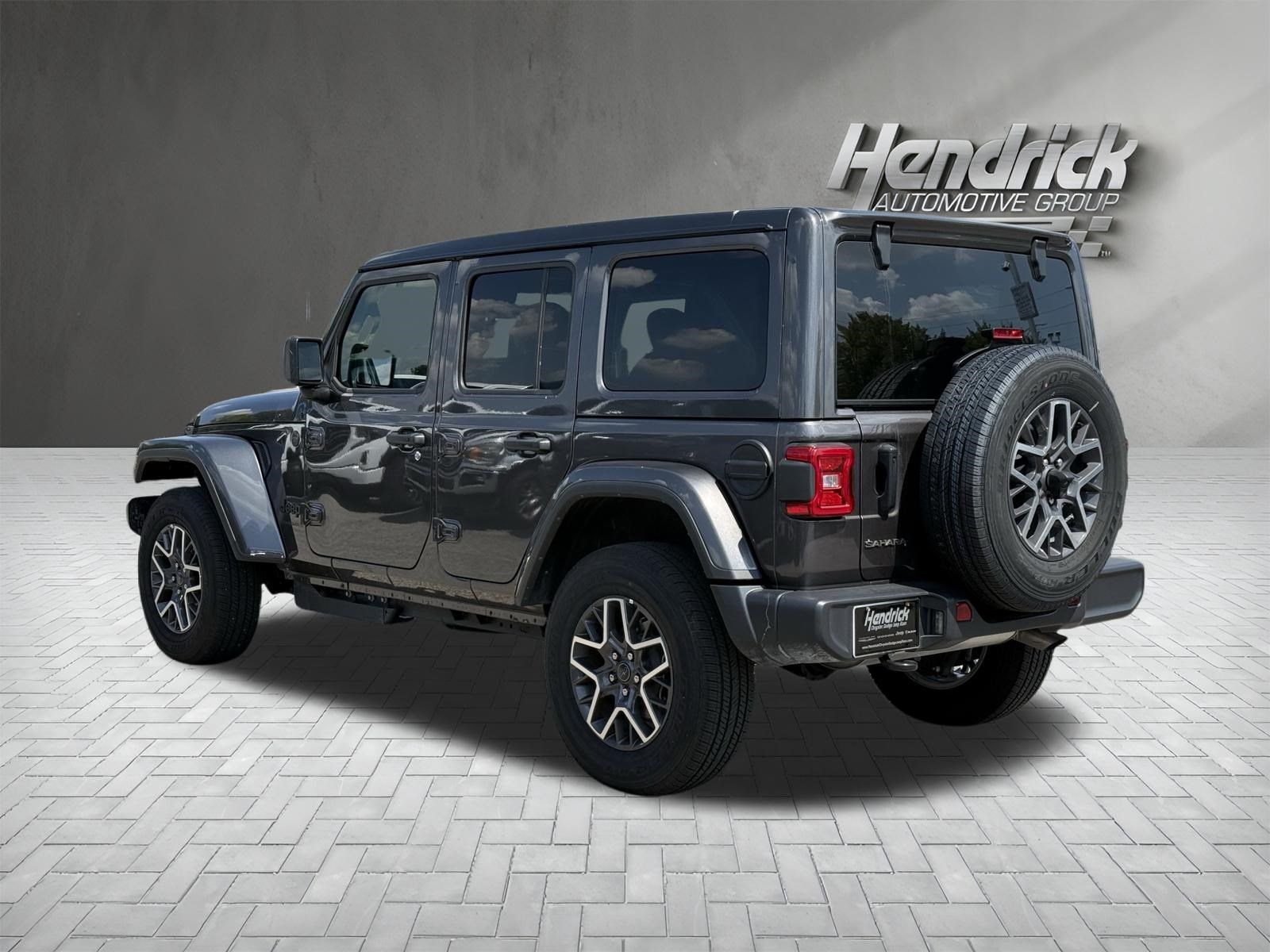 Used 2026 Jeep Wrangler Unlimited Sahara AWD/4WD image 8