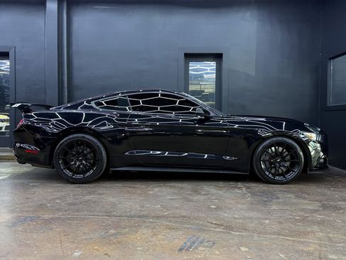 Used 2017 Ford Mustang GT w/ GT Performance Package image 10