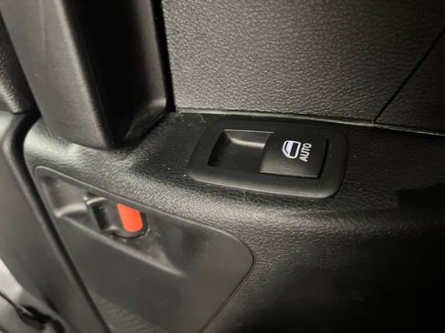 Used 2025 Chrysler Pacifica Select FWD image 29