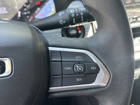 Used 2022 Jeep Compass Latitude FWD image 30