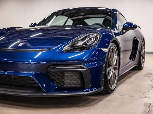 Used 2020 Porsche 718 Cayman GT4 RWD image 36