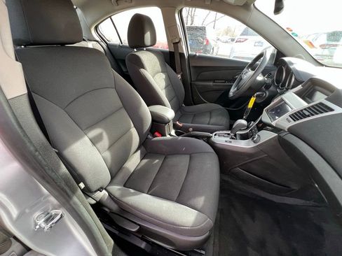 Used 2016 Chevrolet Cruze LT image 24