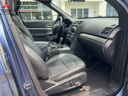 Used 2018 Ford Explorer XLT w/ Equipment Group 202A AWD/4WD image 34