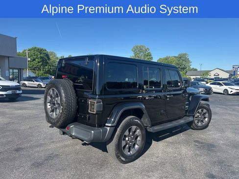 Used 2018 Jeep Wrangler Unlimited Sahara AWD/4WD image 4