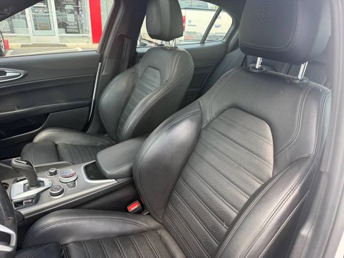 Used 2022 Alfa Romeo Giulia Veloce AWD/4WD image 11