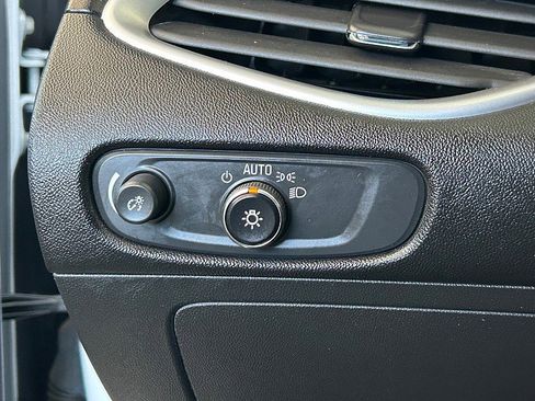 Used 2023 Chevrolet Malibu LT FWD image 29