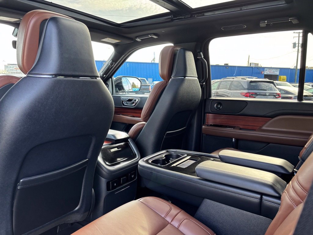 Used 2024 Lincoln Navigator Reserve w/ Monochromatic Package AWD/4WD image 19