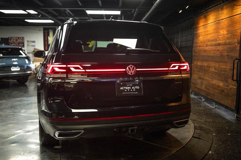 Used 2025 Volkswagen Atlas SE AWD/4WD image 6