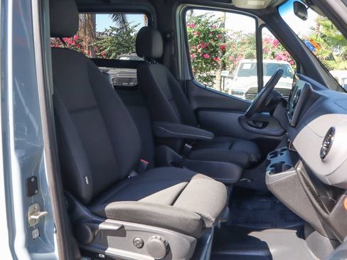 Used 2020 Mercedes-Benz Sprinter 1500 image 42