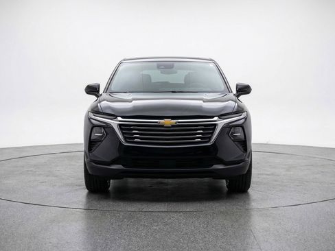 Used 2025 Chevrolet Equinox LT image 2