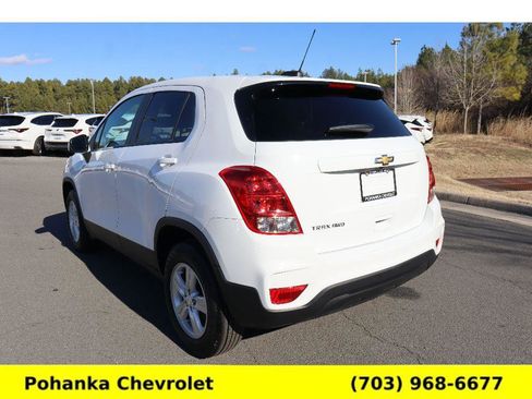 Used 2022 Chevrolet Trax LS w/ Tint and Cruise Package image 5