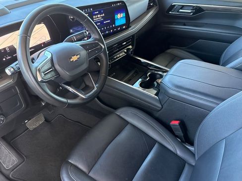 Used 2025 Chevrolet Suburban LT AWD/4WD image 5