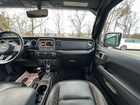 Used 2022 Jeep Wrangler Unlimited Sahara image 30