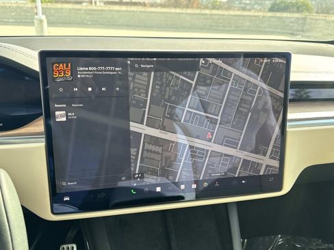 Used 2022 Tesla Model X image 22