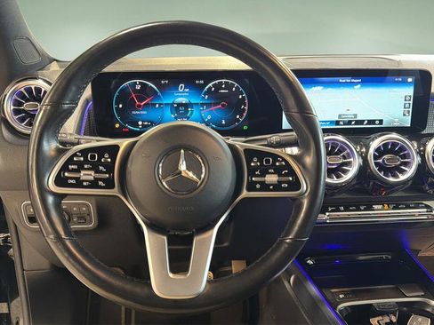 Used 2022 Mercedes-Benz GLB 250 4MATIC image 25
