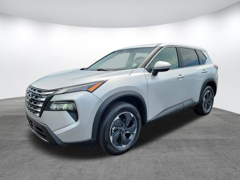 Used 2024 Nissan Rogue SV AWD/4WD image 3