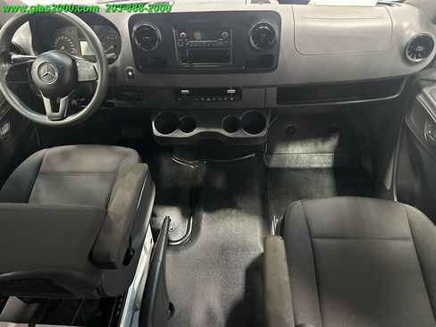 Used 2019 Mercedes-Benz Sprinter 2500 image 6