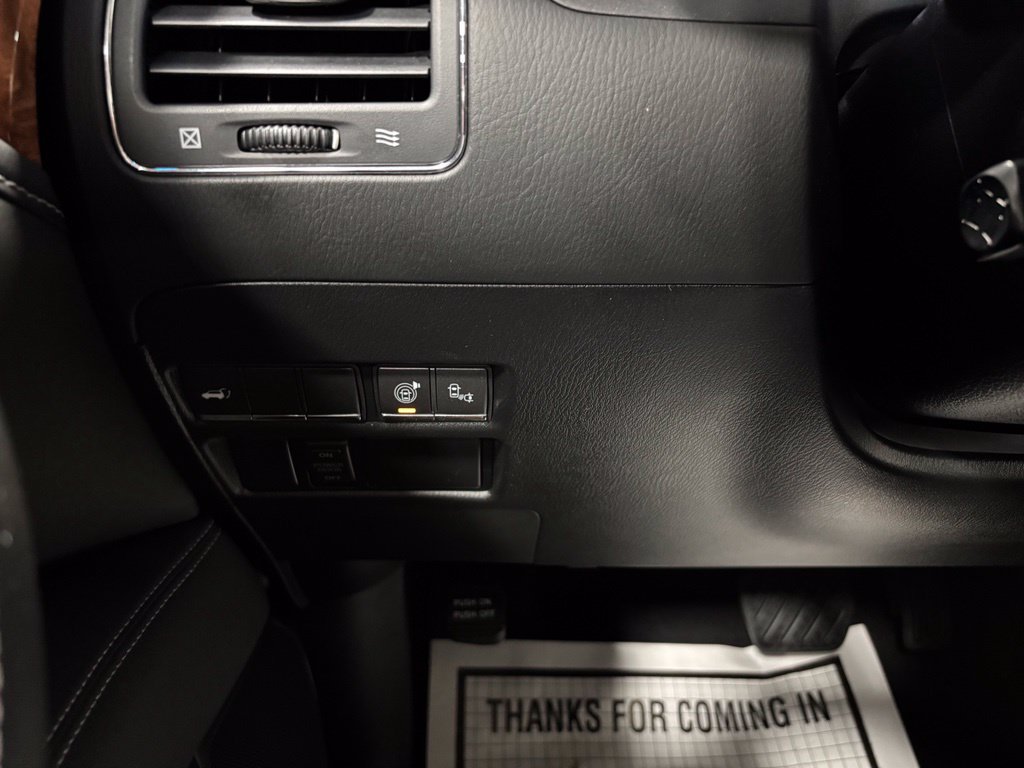 Used 2015 INFINITI QX80 4WD w/ Deluxe Technology Package image 17