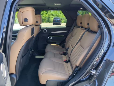 New 2025 Land Rover Discovery Dynamic SE image 15