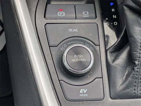 Used 2020 Toyota RAV4 XLE image 24