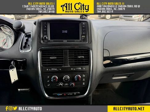 Used 2018 Dodge Grand Caravan SE FWD image 24