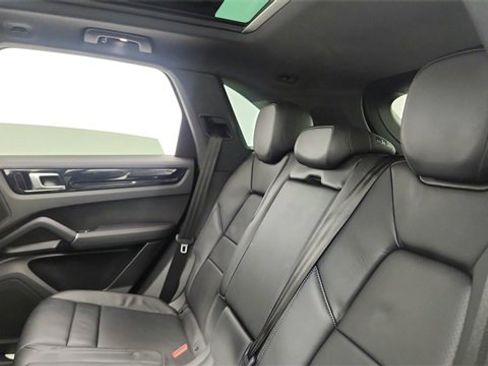 Used 2021 Porsche Cayenne Base image 29