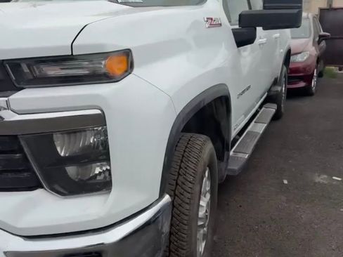 Used 2024 Chevrolet Silverado 2500 LT image 2
