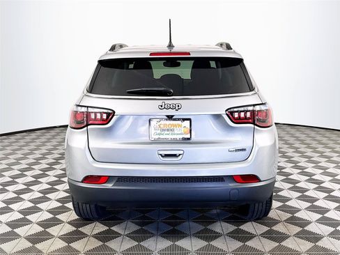 Used 2022 Jeep Compass Latitude FWD image 7