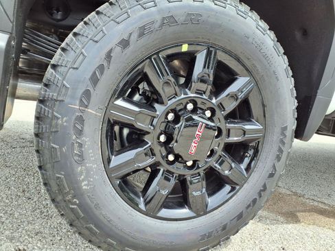 New 2026 GMC Sierra 2500 AT4 w/ AT4 Premium Plus Package AWD/4WD image 31