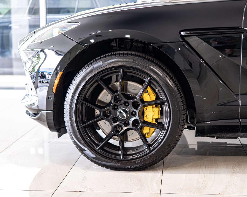Used 2021 Aston Martin DBX AWD/4WD image 8