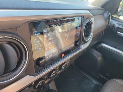 Used 2017 Toyota Tacoma Limited w/ Tow Package RWD image 27