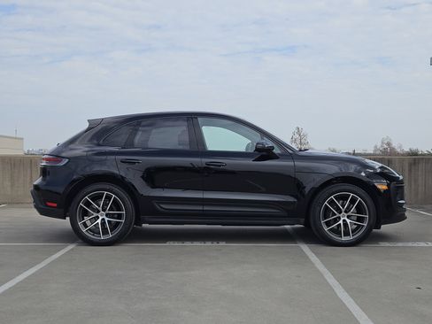 Certified 2025 Porsche Macan image 9