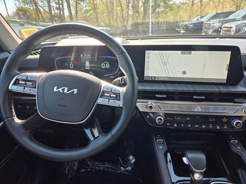 Used 2025 Kia Telluride EX w/ EX Captain's Chair Package AWD/4WD image 13