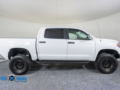 Used 2017 Toyota Tundra SR5 w/ SR5 Upgrade Package AWD/4WD image 8