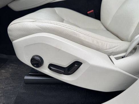 Used 2018 Volvo XC90 T6 Momentum w/ Convenience Package image 8