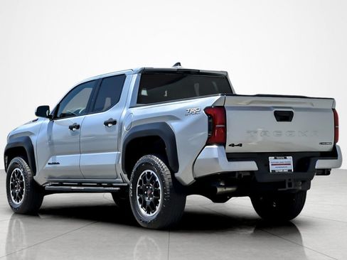 Certified 2025 Toyota Tacoma TRD Off-Road AWD/4WD image 3