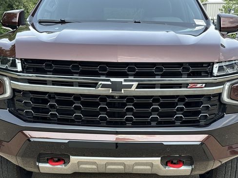 Used 2022 Chevrolet Tahoe Z71 w/ Luxury Package AWD/4WD image 12
