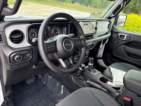 New 2025 Jeep Gladiator Sport image 10