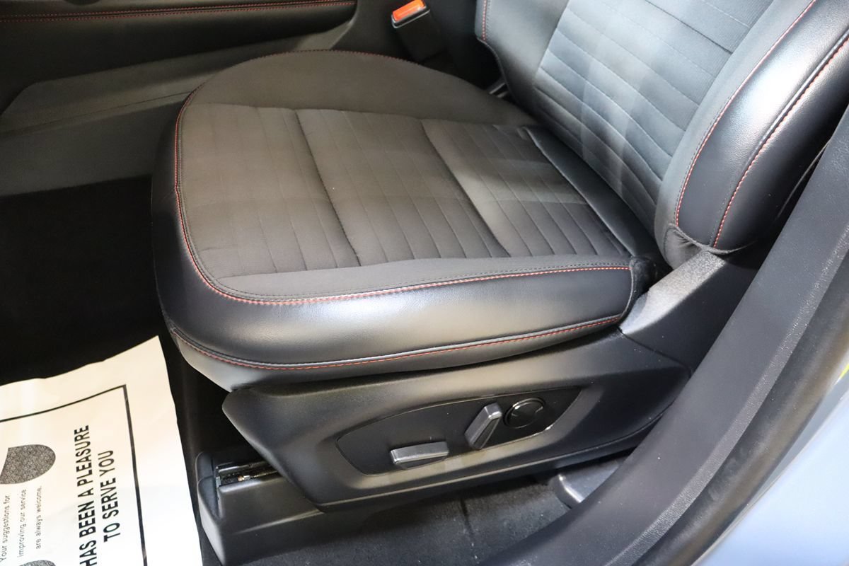 Used 2025 Ford Explorer ST-Line RWD image 32