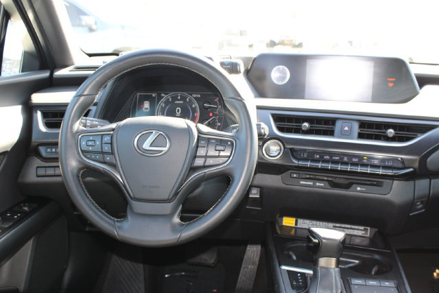 Certified 2022 Lexus UX 200 w/ Accessory Package (Z2) FWD image 13