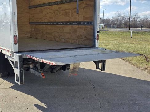 Used 2021 Isuzu NPR image 19