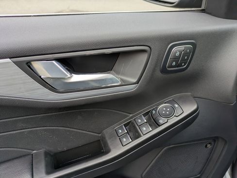 New 2026 Ford Escape SE w/ PHEV Premium Package FWD image 16