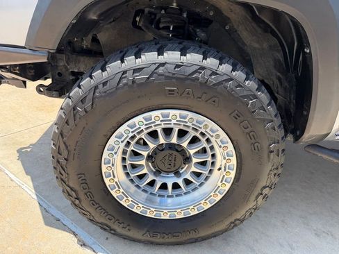 Used 2022 Toyota Tacoma TRD Off-Road w/ Technology Package AWD/4WD image 18